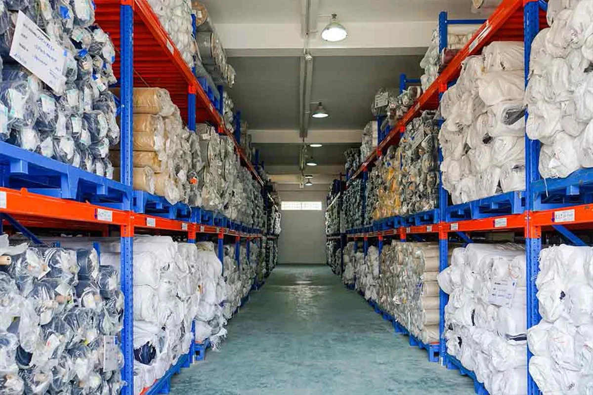 اصول صحیح نگهداری و انبارداری رول‌های پارچه جین و گاباردین